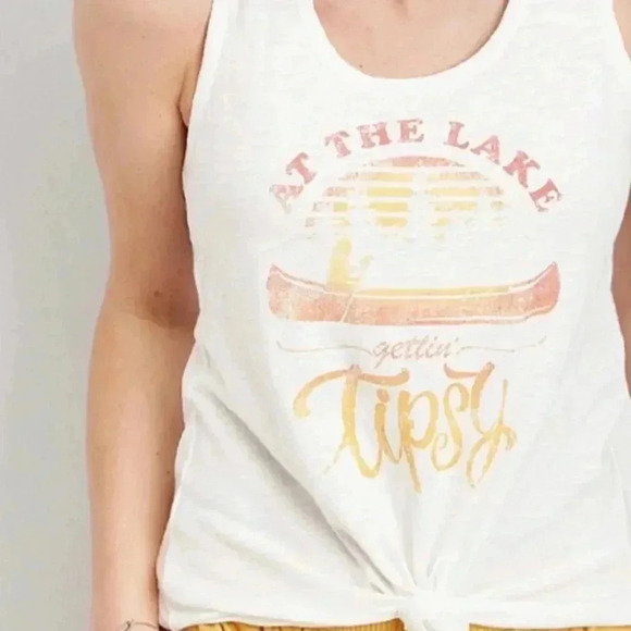 💥🆕 Maurices White Getting Tipsy Graphic Tank XS🆕 - Picture 1 of 8